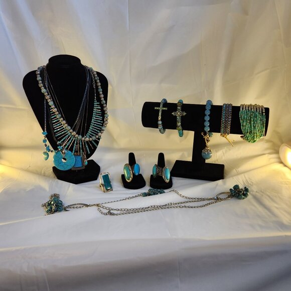 Lot of 17 Pieces of Turquoise Blue Fashion Jewelry - Picture 2 of 11